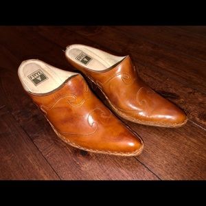 Frye Phoenix Mule 7M